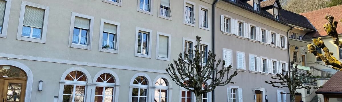 Seniorenpflege in St-Ursanne, Jura