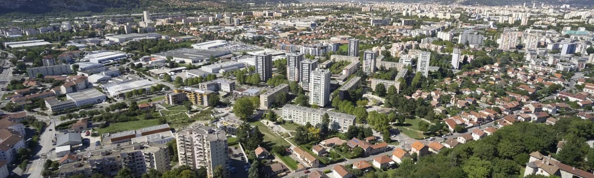 Soins aux Seniors in ECHIROLLES CEDEX, Auvergne-Rhône-Alpes