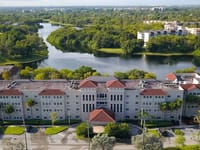 Lenox On The Lake (The)