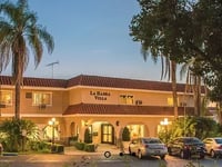Bok Senior Hotel