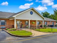 Country Cottage - Montgomery - Holly