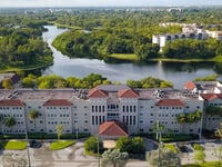 Lenox On The Lake (The)