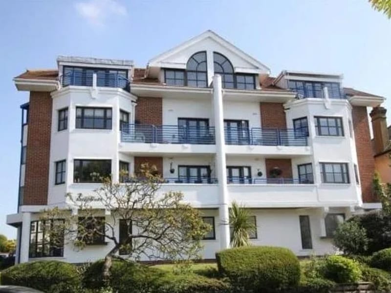 Astral Lodge Residential Home - Assisted Living in Westcliff On Sea, England photo 2