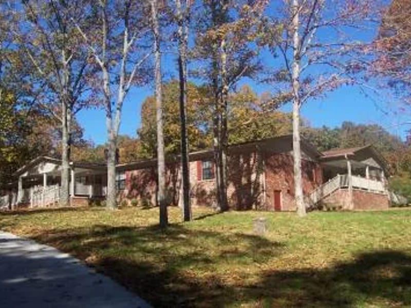 Green Oaks Inn - Pepper House - Assisted Living in Florence, AL photo 2