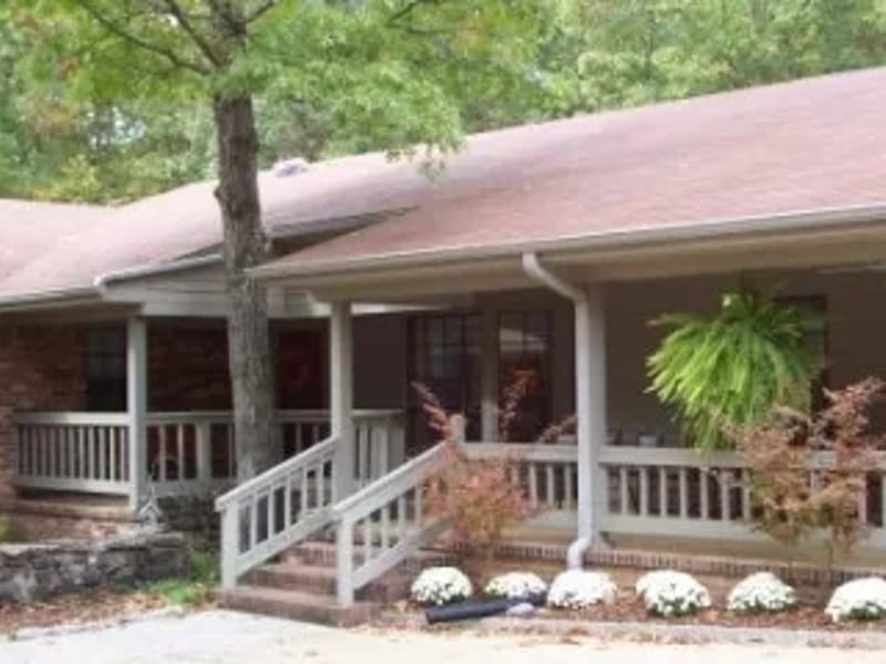 Green Oaks Inn - Pepper House - Assisted Living in Florence, AL photo 3