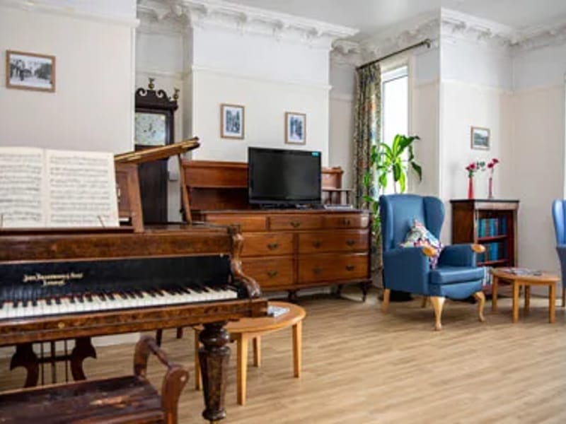 White Lodge & St Helens - Assisted Living in Bournemouth, England photo 3