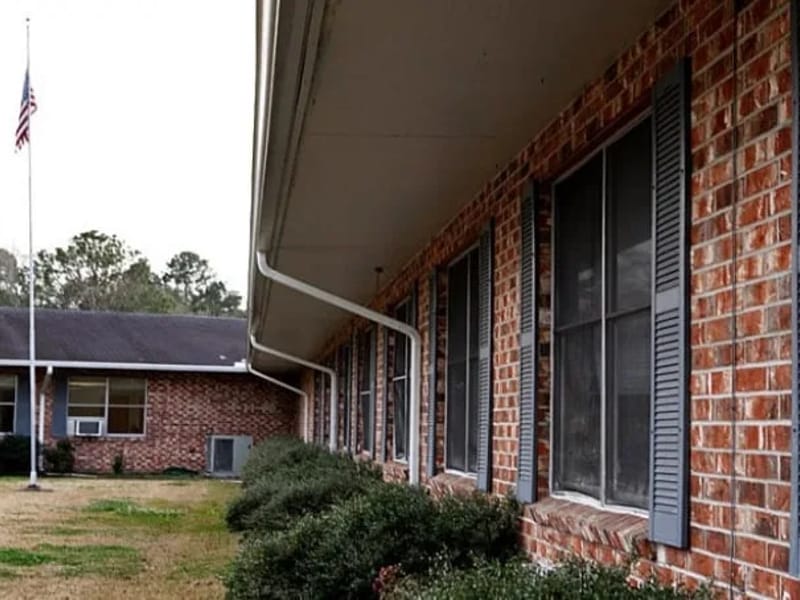 New Iberia Manor North - Nursing Home in New Iberia, LA photo 2