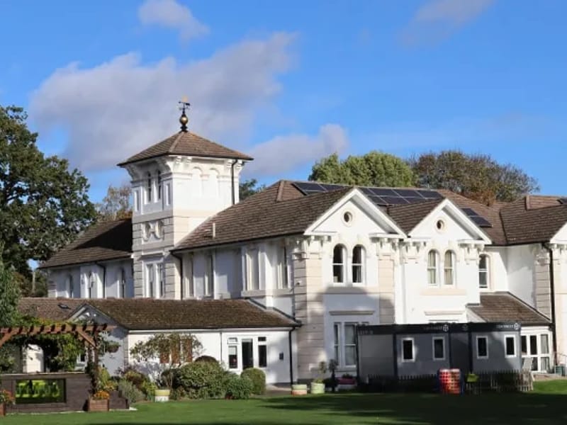 Knellwood - Nursing Home in Farnborough, England photo 4