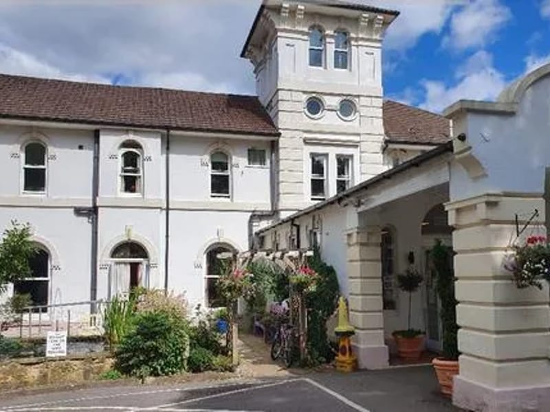 Knellwood - Nursing Home in Farnborough, England photo 6