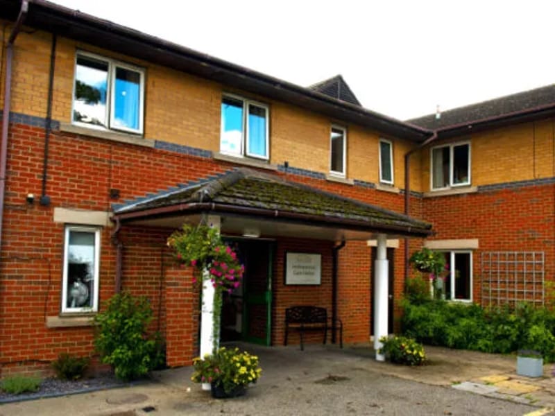 Holmewood Manor Care Home - Nursing Home in Chesterfield, England photo 3