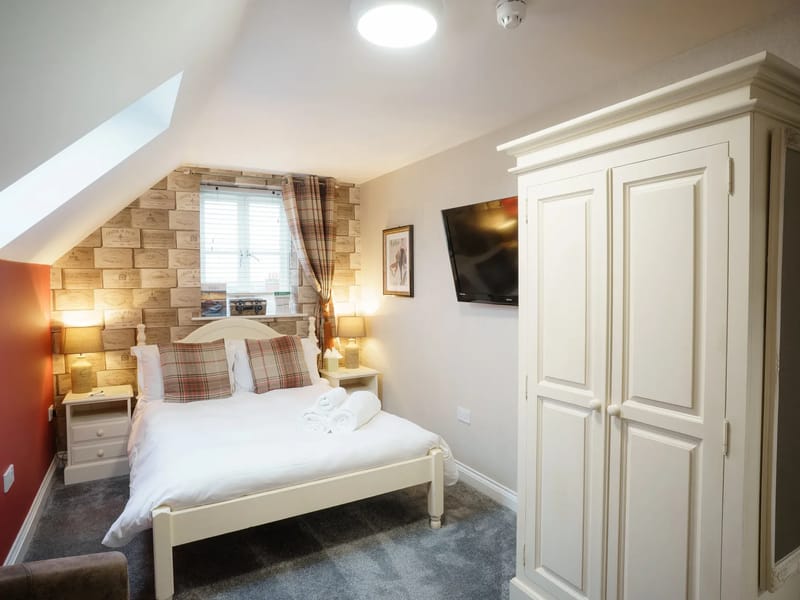 The Limes - Assisted Living in Basingstoke, England photo 2