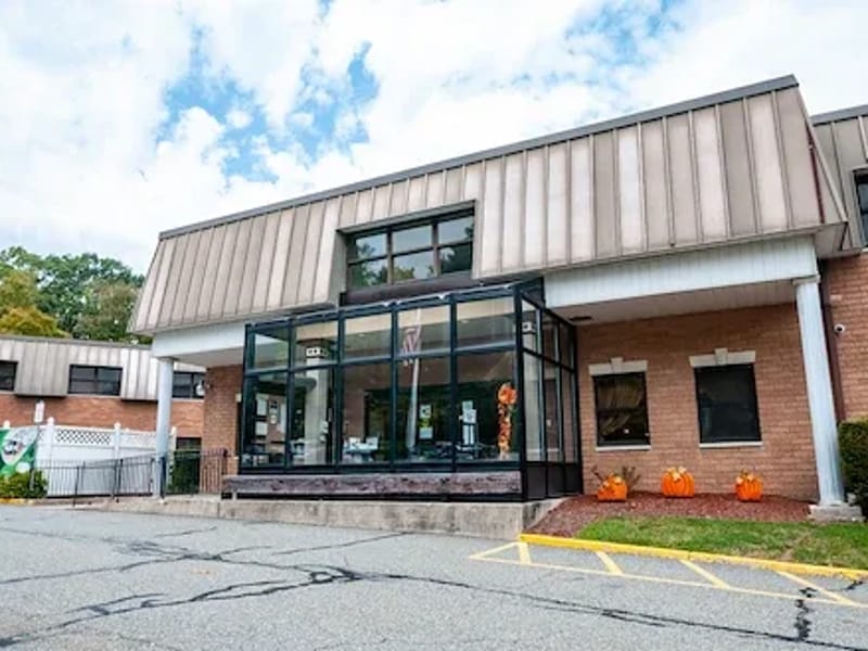 Arbor Ridge Rehabilitation and Healthcare Center - Nursing Home in Wayne, NJ photo 2