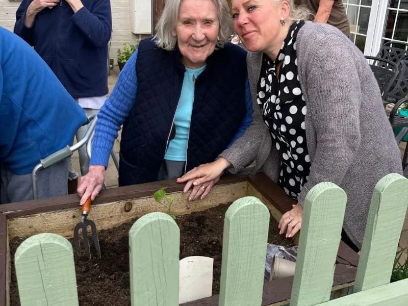 Cedar Lodge Care Home - Nursing Home in Evesham, England photo 3