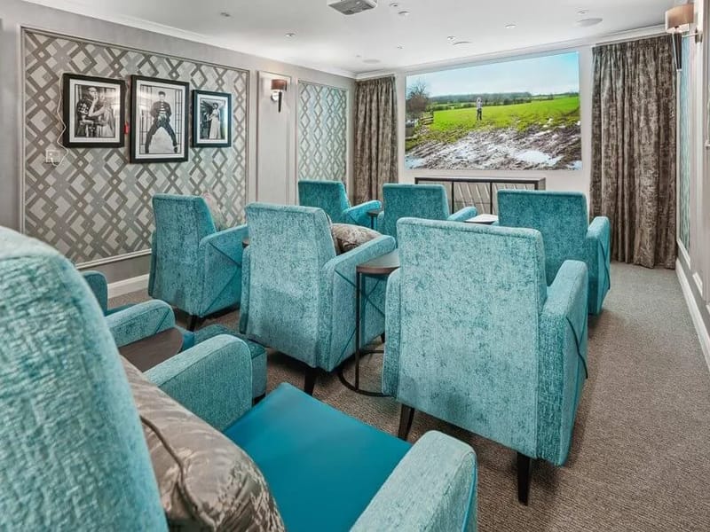 Brook Lodge Care Home - Nursing Home in Basildon, England photo 2