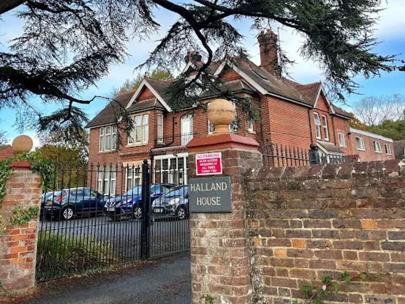 Halland House - Assisted Living in Lewes, England photo 2