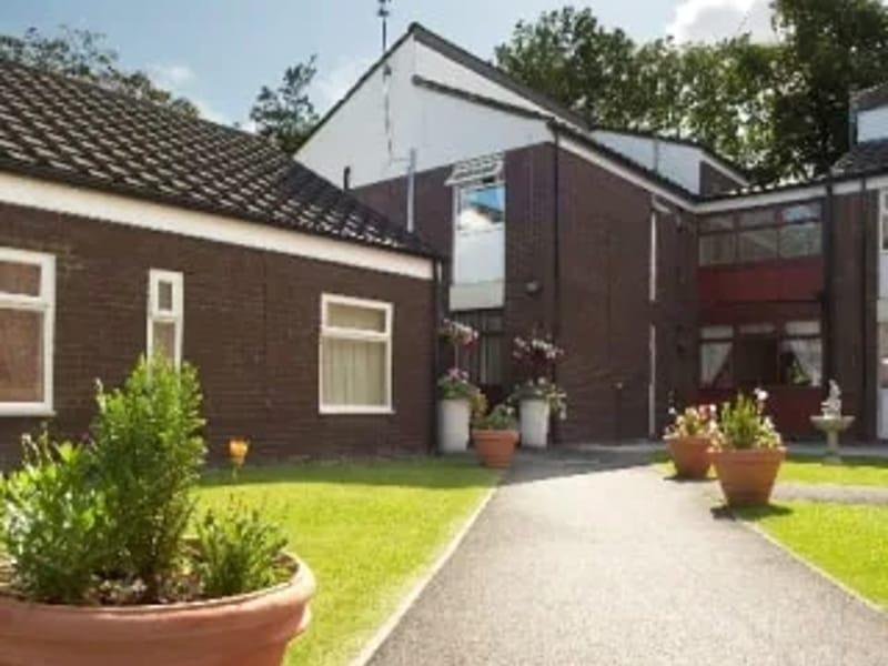 Yenis Care Services - In-Home Care in Dunstable, England photo 3