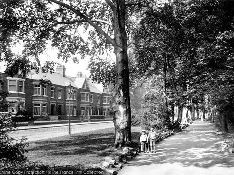 The Avenue in Darlington, England photo 2