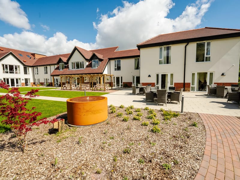 Peverel Green Care Home - Nursing Home in Chelmsford, England photo 2