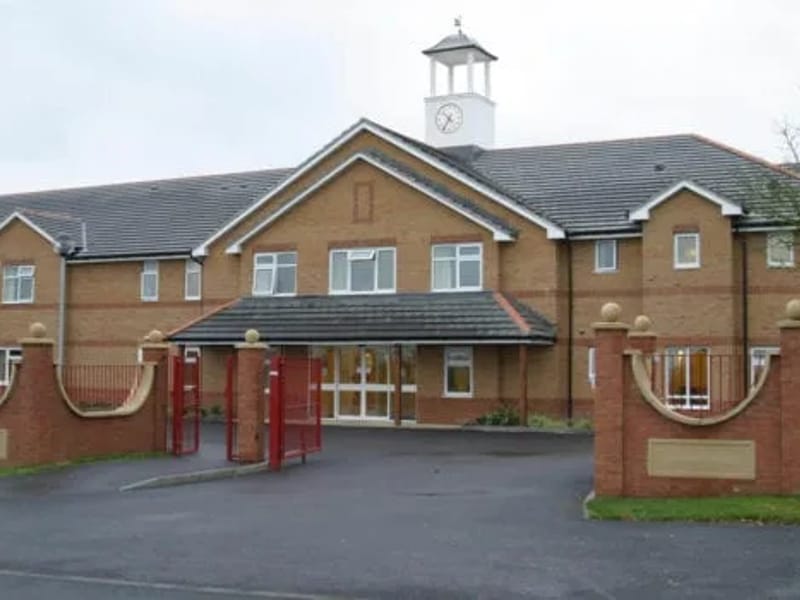Goldenley Care Home - Nursing Home in South Benfleet, England photo 2