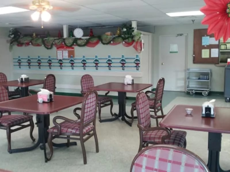 Deridder Retirement & Rehab Center - Nursing Home in Deridder, LA photo 2