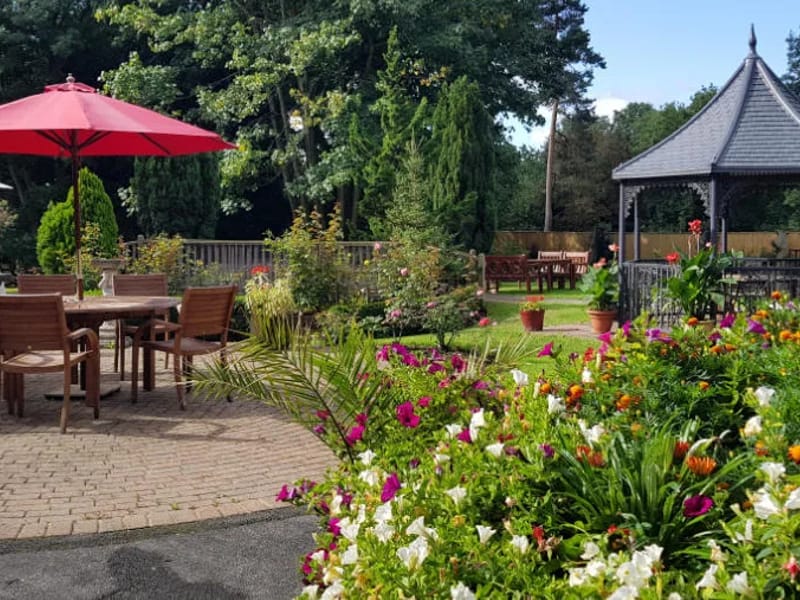Bradbury Gardens - Assisted Living in Cheltenham, England photo 2