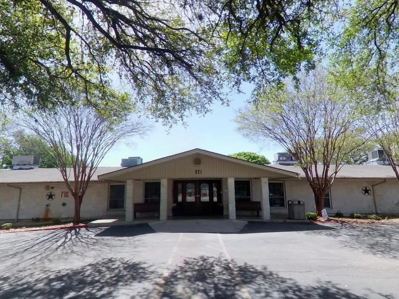 Colonial Park Manor — Nursing Home, Okemah, OK · photo 1