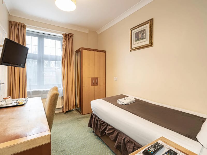 Barrington Lodge - Assisted Living in Croydon, England photo 2