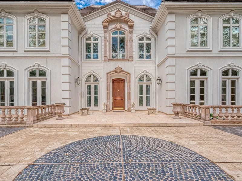 Chateau Woodlands — Assisted Living, Shenandoah, TX · photo 2