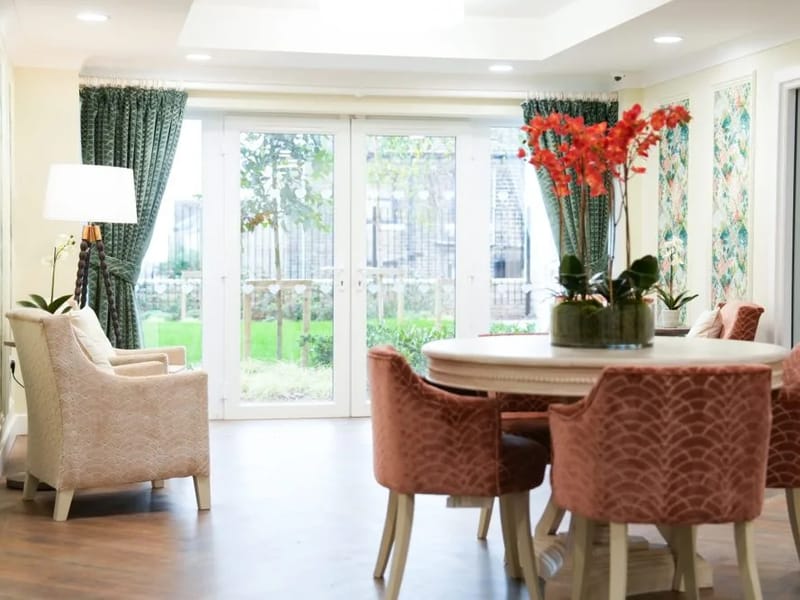 Lindley Park Care Home - Nursing Home in Huddersfield, England photo 2