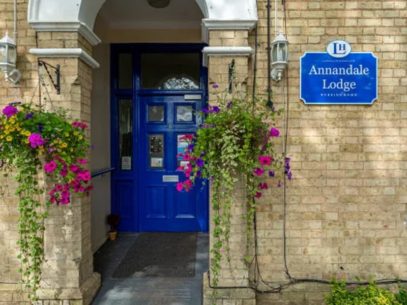 Annandale Lodge - Nursing Home in Bedford, England photo 2