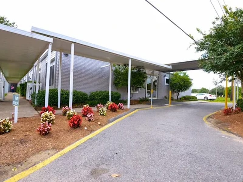 St Bernard Nursing & Rehab - Nursing Home in New Orleans, LA photo 3