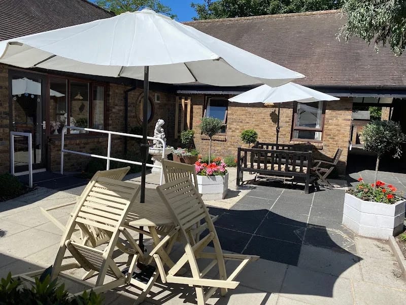 Ashwood - Ware - Assisted Living in Ware, England photo 4
