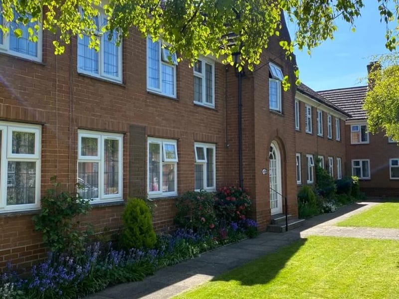 HF Trust - Oaktree House - Assisted Living in Tiverton, England photo 2