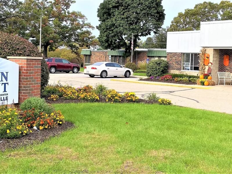 Mission Point Nursing & Physical Rehabilitation Ce - Nursing Home in Belding, MI photo 3
