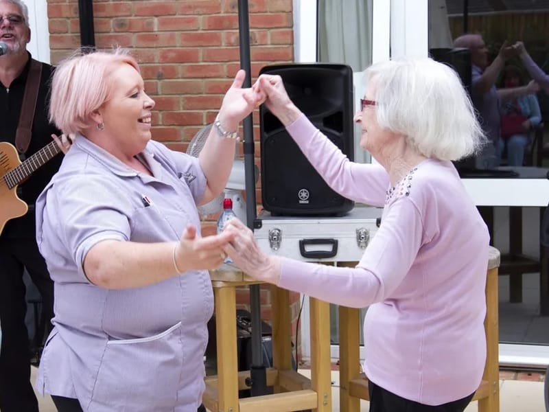Snowdrop House - Nursing Home in Ware, England photo 2