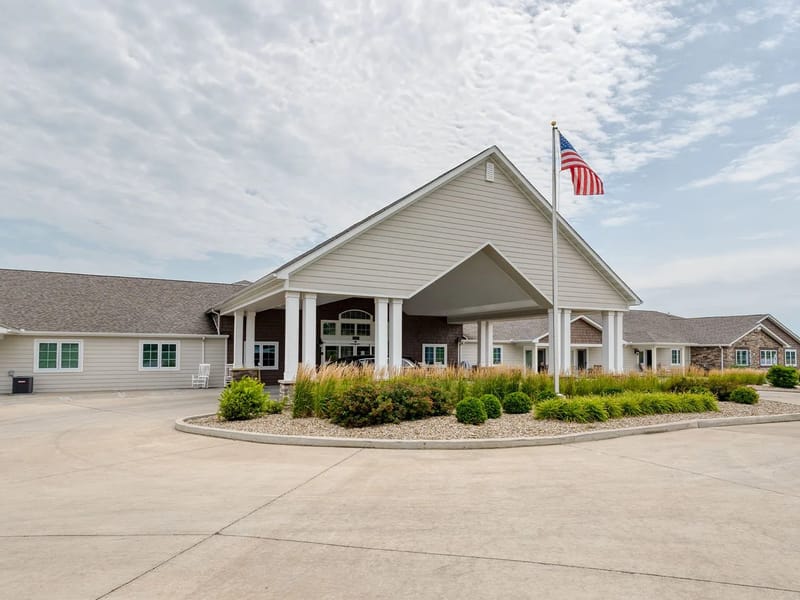 Cedarhurst Of Jacksonville - Assisted Living in Jacksonville, IL photo 2