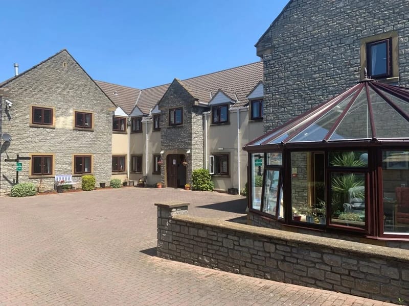 Arthurs Court Care Home - Nursing Home in Street, England photo 2