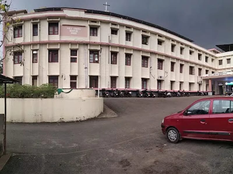 Holy Cross Hospital, Pathanamthitta - अस्पताल in Pathanamthitta, Kerala photo 1