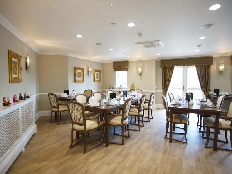 Karuna Manor - Nursing Home in Harrow, England photo 2