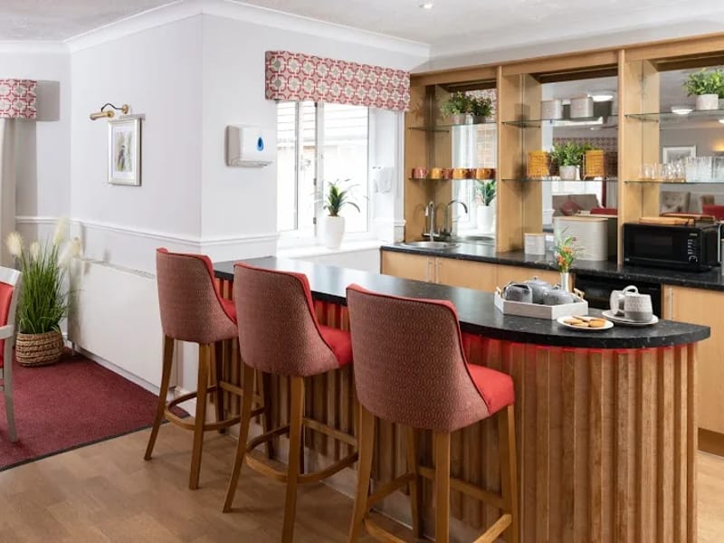 Queens Court Care Home - Nursing Home in Buckhurst Hill, England photo 2