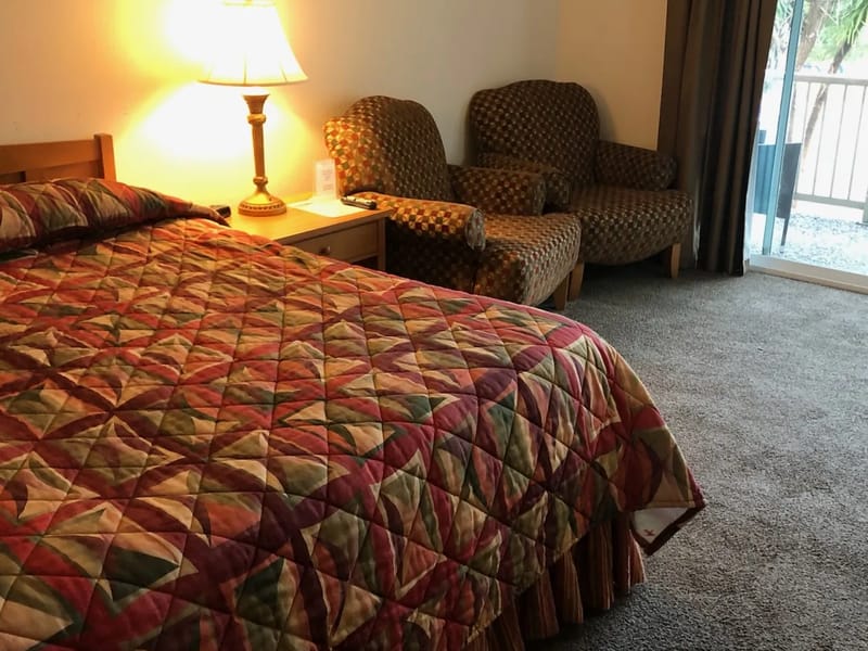 Lakeshore Lodge - Nursing Home in Etobicoke, ON photo 3