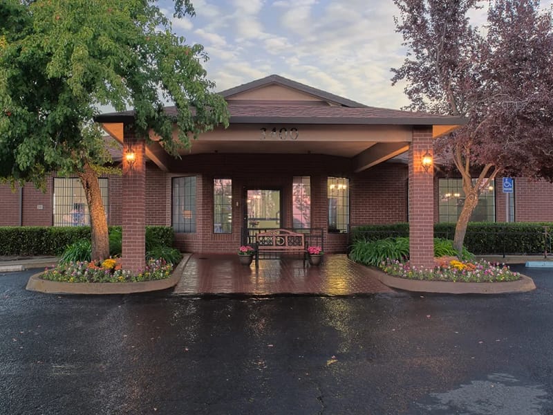 Auburn Oaks Care Center - Nursing Home in North Auburn, CA photo 2