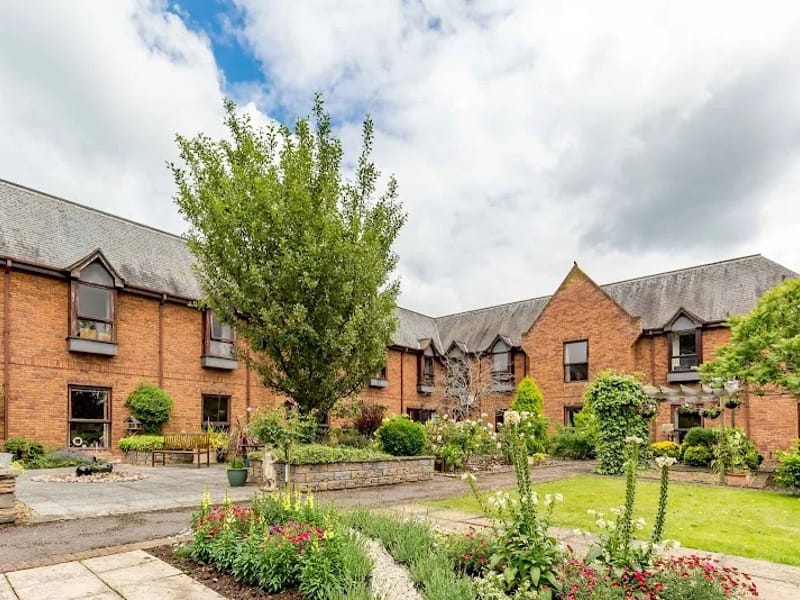 The Manor - Nursing Home in Taunton, England photo 2