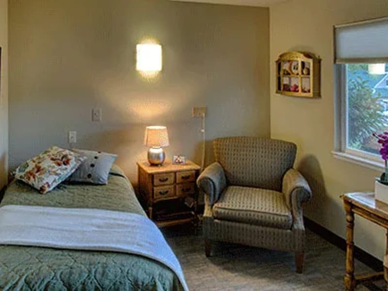 Marquis Autumn Hills Memory Care - Nursing Home in Portland, OR photo 2
