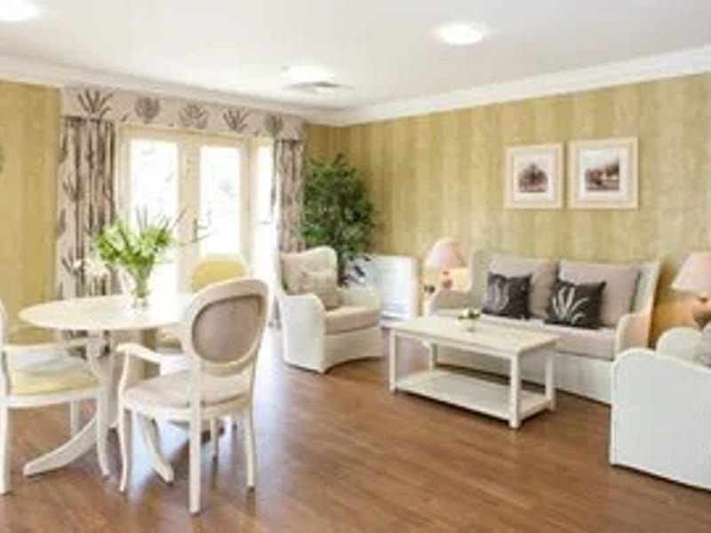 Homefield Grange - Nursing Home in Christchurch, England photo 3