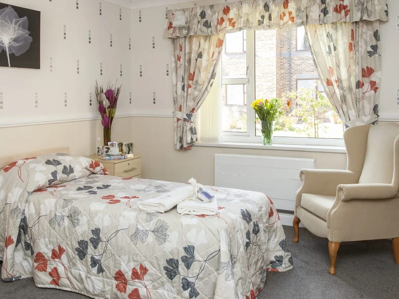 Maple Lodge Care Home - Nursing Home in Richmond, England photo 3