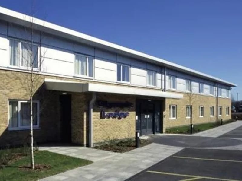Belgrave Lodge - Assisted Living in Aylesbury, England photo 2