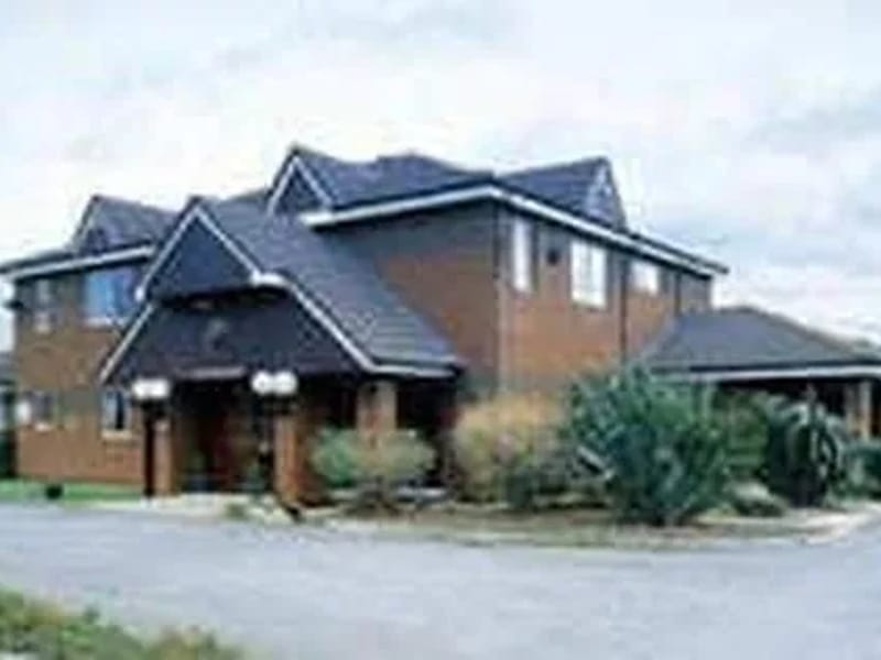 Mapleton Court Care Home - Nursing Home in Barnsley, England photo 1