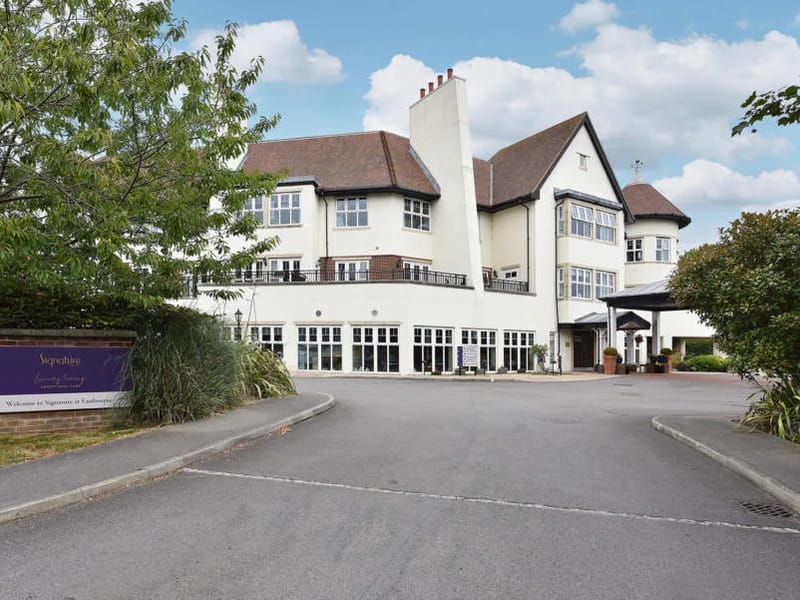 Eastbourne Gardens Care Home - Nursing Home in Eastbourne, England photo 2