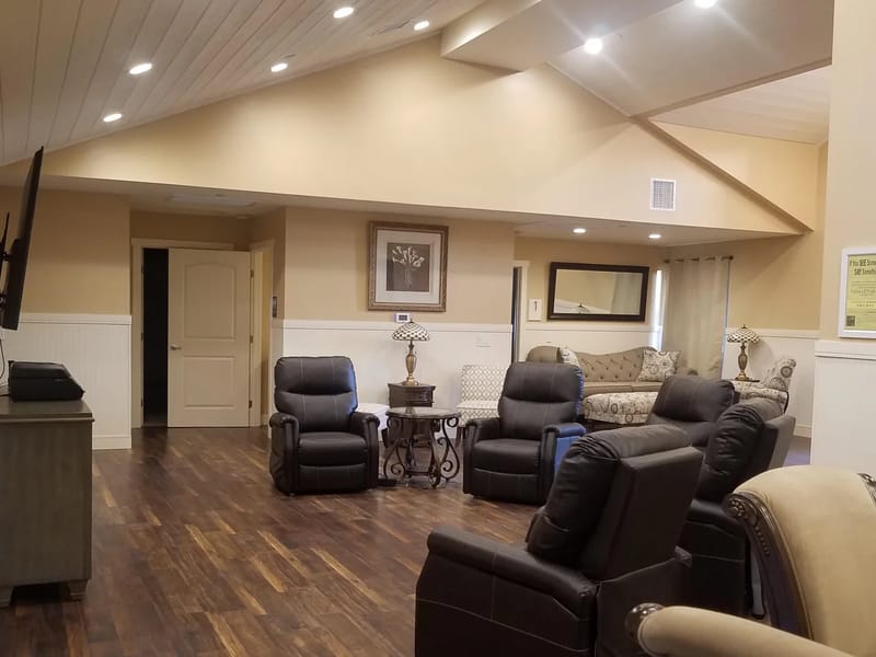 Applegate @ Berkshire - Assisted Living in Thousand Oaks, CA photo 1